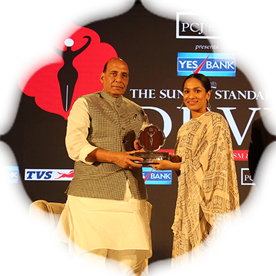 Fashion Designer Masaba Gupta receiving the Devi Award.