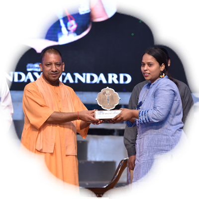 Puja Shahi receiving the Devi Awards from UP chief minister Yogi Adityanath