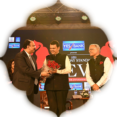 Aditya Birla Group's Carbon Black Business CEO Santrupt Misra presenting a bouquet to Fadnavis.