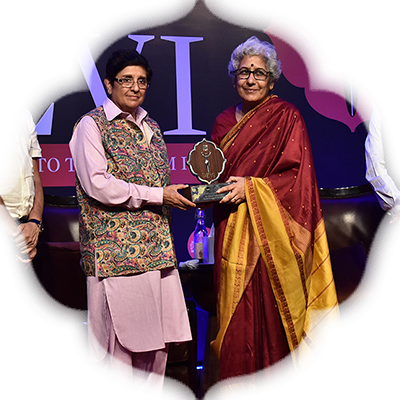 Madhuri Menon, Dean at the Banyan Academy of Leadership in Mental Health (BALM) receives the award on behalf of Vandana Gopikumar, founder of Banyan.