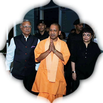 UP Chief Minister Yogi Adityanath arrives at the venue, and is escorted in by TNIE Editorial Director Prabhu Chawla and Managing Editor Shampa Kamath