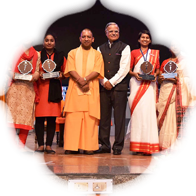 The Devis with the Chief Minister and Prabhu Chawla