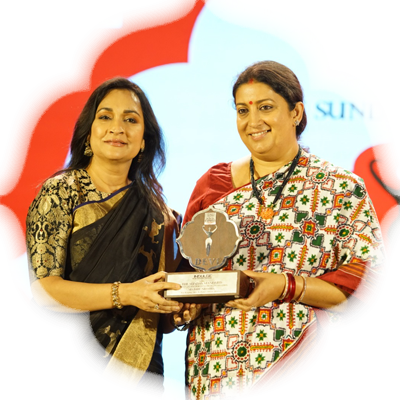 Smriti Irani felicitates sartorial visionary Madhu Neotia at the Devi Awards