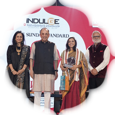 Paromita Banerjee receives award from Dr Subramanian Swamy