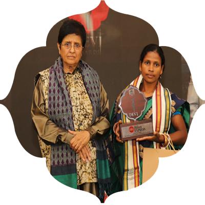 Artisan Ramita Singh receives the award