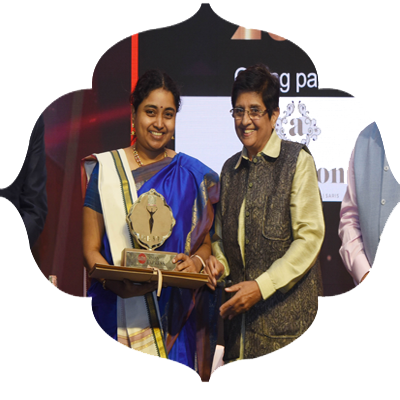 Vidya Subramanian, Carnatic Vocalist receives  Devi Awards, in Chennai on Wednesday. Express / R.Satish Babu