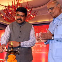 Union Petroleum Minister Dharmendra Pradhan lighting lamp at inagural function with Editorial Director of The New Indian Express Prabhu Chawla
