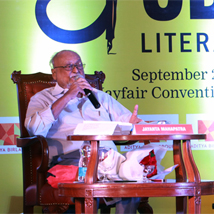 Legendary poet Jayanta Mahapatra (L) in conversation with Professor Jatin Nayak during 'The Poetic As Personal: My life in words' session