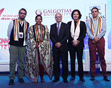The 'hatke' panelists pose with Prabhu Chawla