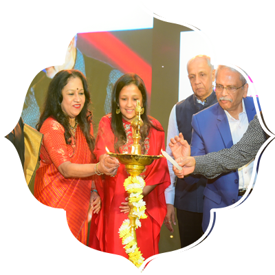  Lamp lighting by Kris Gopalakrishnan (Chairman, Axilor Ventures & Co-founder, Infosys), Prabhu Chawla (Editorial Director, TNIE), Lakshmi Menon (CEO, TNIE), Neha (Director, EventXpress) and Santwana Bhattacharya (Editor, TNIE).