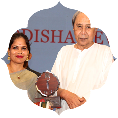 Former Chief Minister Naveen Patnaik presenting Odisha Devi Awards to Madhulita Mohapatra 