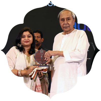 Former Chief Minister Naveen Patnaik presenting Odisha Devi Awards to Peenakee Singh