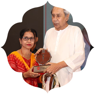 Former Chief Minister Naveen Patnaik presenting Odisha Devi Awards to Pravati Patro 