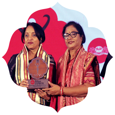 minushri madhumita receving the Devi Awards