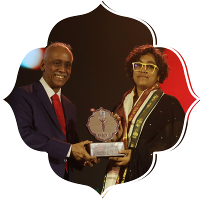 Shreya Paropkari, Advocate, Legal Voice for animals receiving the award.