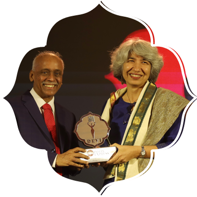 Dr Rashna Bhandari, Scientist, Decodoing life at Cellular receiving the award.