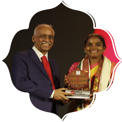 Saraswathi Malluvalasa, Entrepreneur, Sowing Empowerment receiving the award.