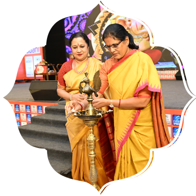 Lighting of the lamp by Chief guest, Pravati Parida, Deputy Chief minister of Odisha; TNIE CEO Lakshmi Menon (L) and Editorial Director,TNIE, Prabhu Chawla