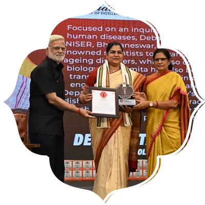 Molecular scientist Debasmita Pankaj Alone receives the Devi Award. 
