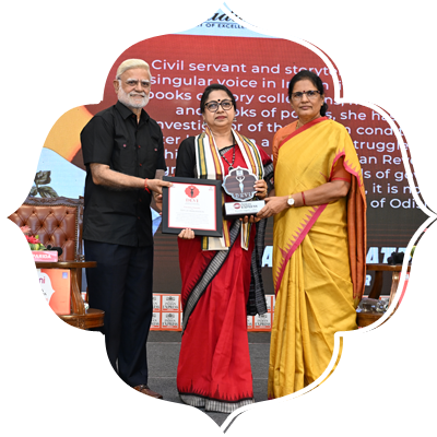 Author Paramita Satpathy receives the Devi Award 