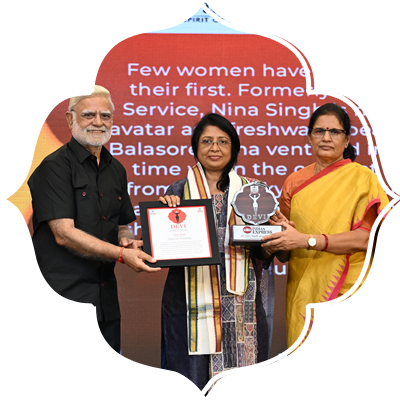 Pearl Culture Specialist Nina Singh receives the Devi Award. 