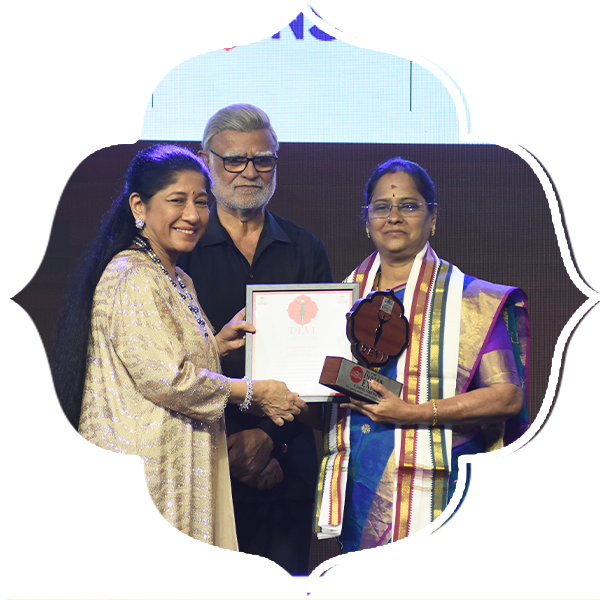  Ganapathy Santhi, Nursing Superintendent, receives the Devi Award in Chennai. 