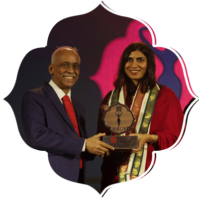 Mrunalini Rao, Designer, Weaving stories into fashion receiving the award.