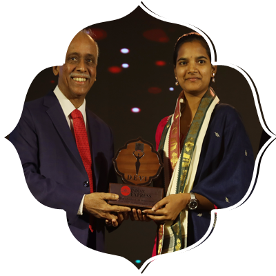 Talluri Pallavi, Innovator, AI Visionary receiving the award.