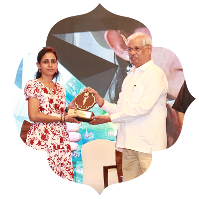 R N Rejitha, the powerful CRMG crane operator, one of the first crane operators in India, received the Devi Award.